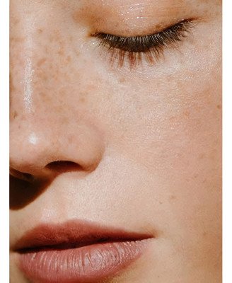 Stick solaire teinté SPF50 ROOSEEL - application visage