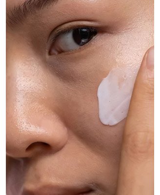 Crème de nuit anti-âge ROOSEEL - application visage